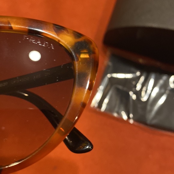 PRADA cat ayes  brown sunglasses 😎 - Picture 3 of 7